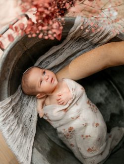 Bain enveloppé bébé